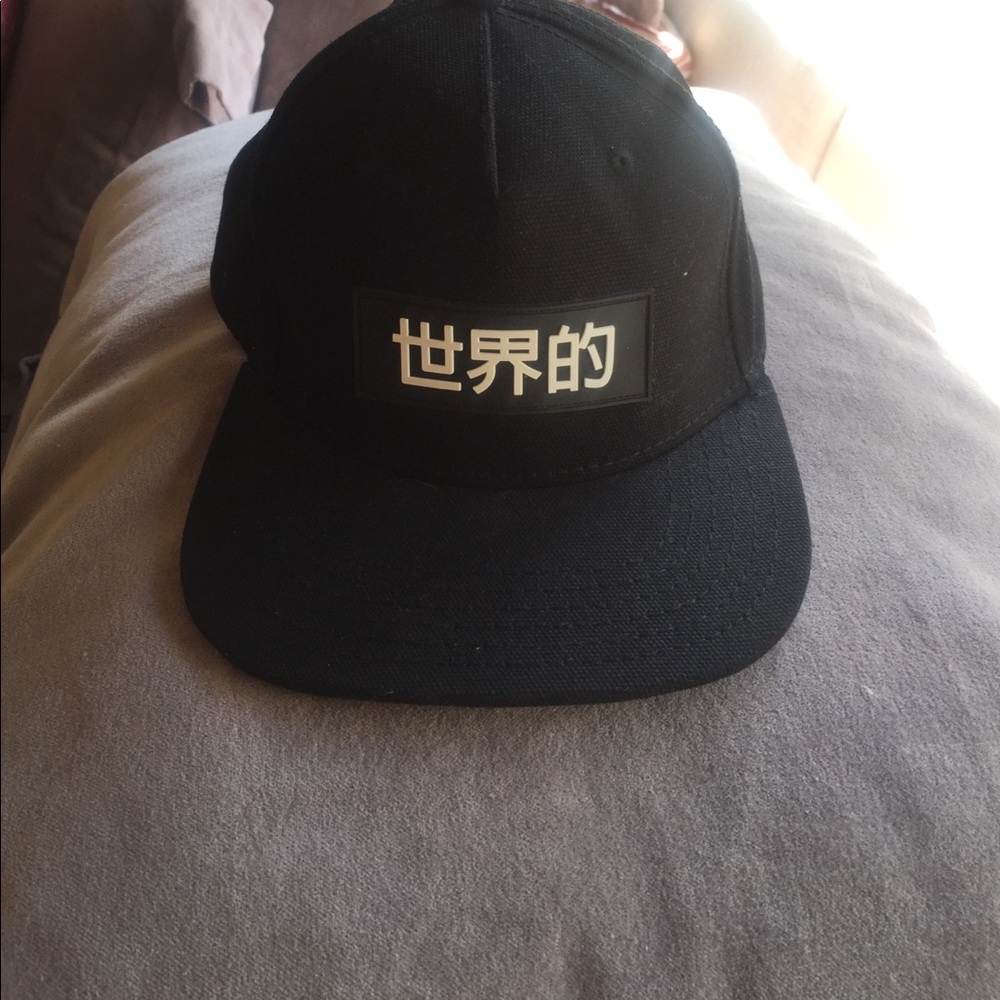 Black SnapBack baseball cap.